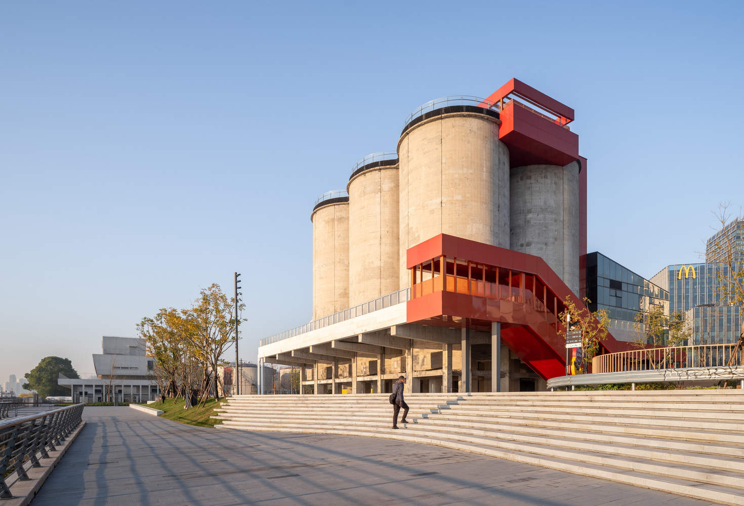 GATE M 西岸梦中心 / MVRDV