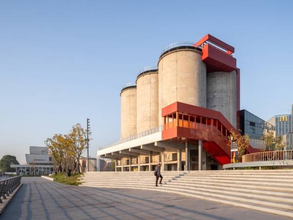 GATE M 西岸梦中心 / MVRDV