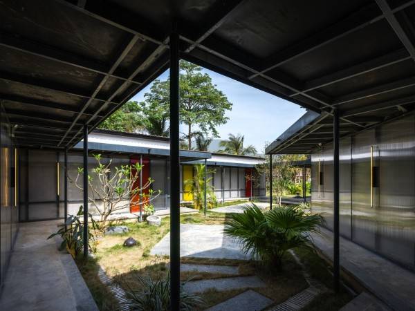 匍匐于大地的杜克广场 / 边缘计划建筑工作室