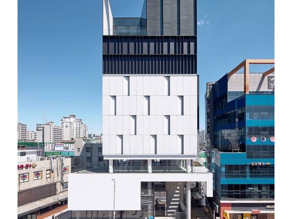 三联码伊蒙社区中心 / L'EAU design