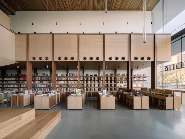 PAGEONE 北辰荟黑胶概念店 / llLab. 叙向建筑