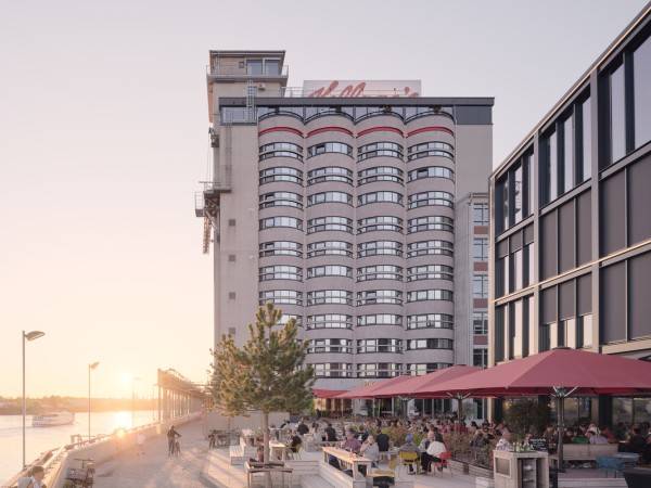 Kellogg's 不来梅筒仓酒店 / Delugan Meissl Associated Architects