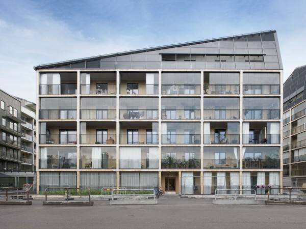 布罗法斯特公寓楼 / DinellJohansson