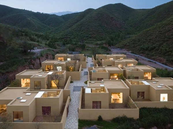 KALHA 酒店·“沃里屯”村落更新 / CPLUS