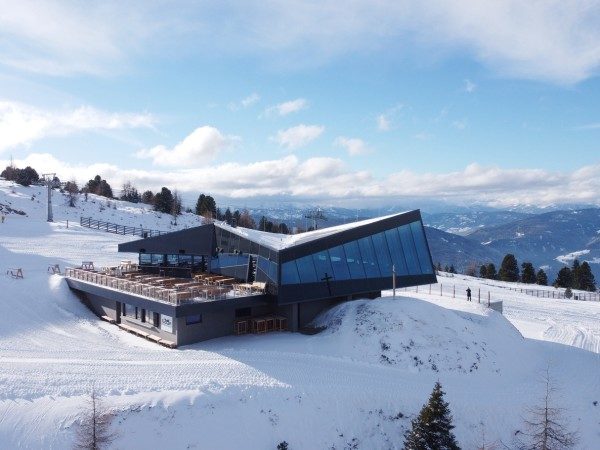 鹰山顶餐厅 / Viereck Architects