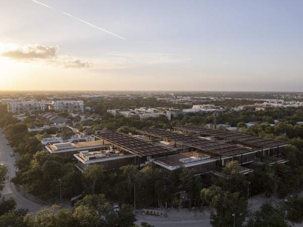 阿梅莉亚·图卢姆住宅 / Sordo Madaleno Arquitectos