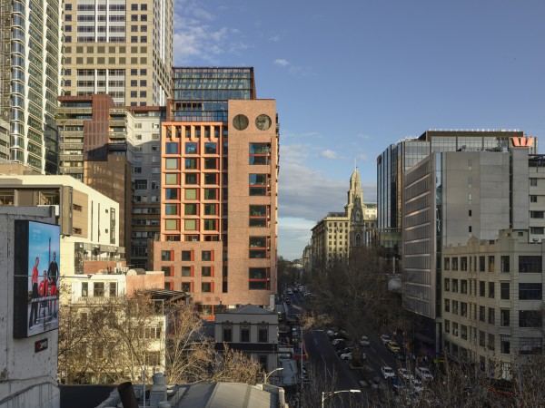 墨尔本广场酒店 / Kennedy Nolan Architects