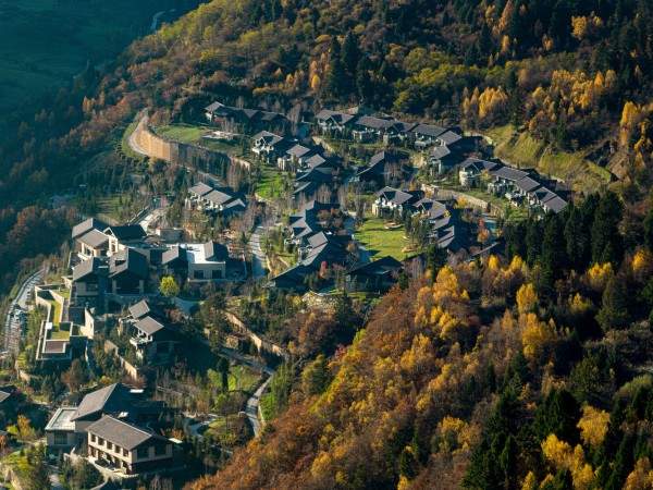 九寨沟日赛谷丽思卡尔顿隐世酒店 / WATG + CSWADI