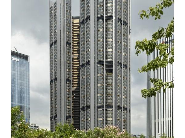 深圳前海珑湾国际人才公寓 / Foster + Partners