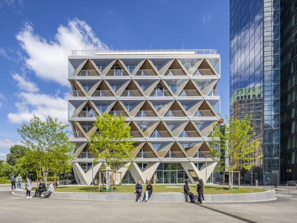 The Cradle 办公大楼 / HPP Architects