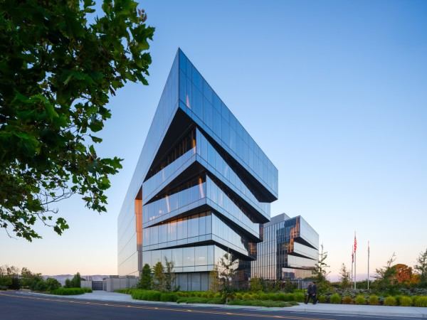 Healthpeak 地产公司范特奇园区 / Flad Architects