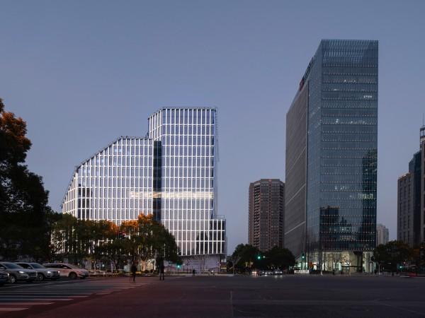 陆家嘴世纪大道越凌大厦 / 上海天华建筑设计
