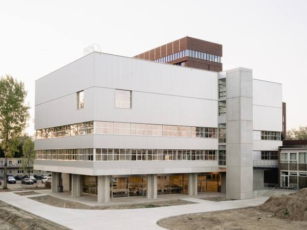 PIKOH 艺术中学 / BOT architektuurcollectief + Import Export Architecture