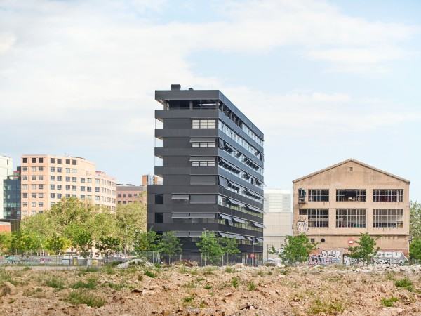 45 套工业化社会保障住房单元  / Vivas Arquitectos