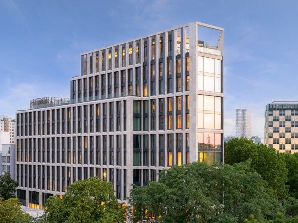 B-One 办公大楼 / CF Møller