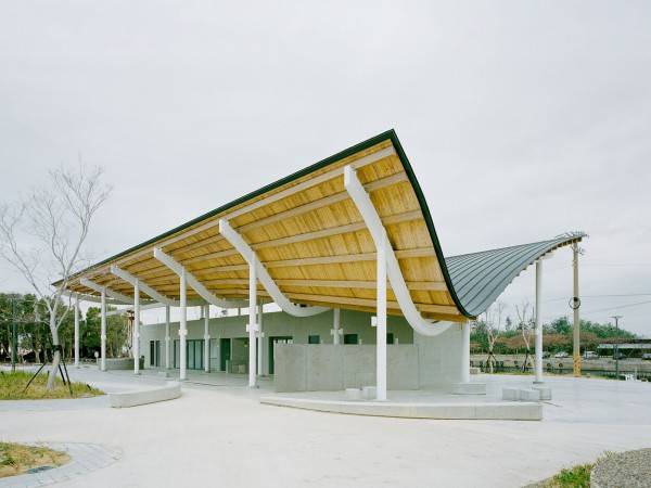 海滨遮阳棚 / B+P Architects