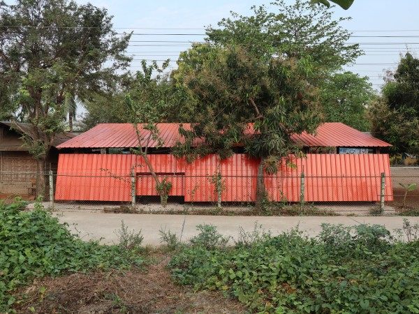 伊洛瓦底花卉园教学楼群 / Simple Architecture