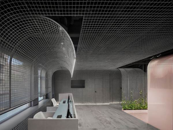 半透明治疗箱，Baftar 皮肤科诊所 / AsNow Design & Construct