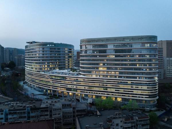 山东大学齐鲁医院急诊综合楼 / 孟建民团队