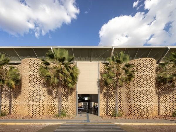 乌尼埃朗学校兽医院 / Lins Arquitetos Associados