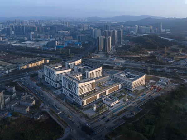 深圳市中医院光明院区 / 孟建民团队