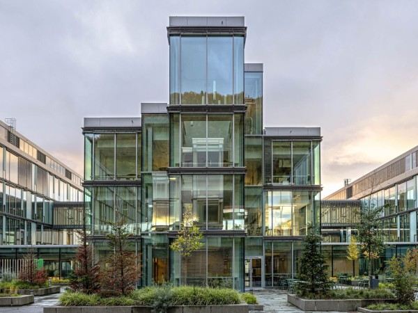 Glasblokkene Haukeland 儿童青少年妇女医院 / KHR