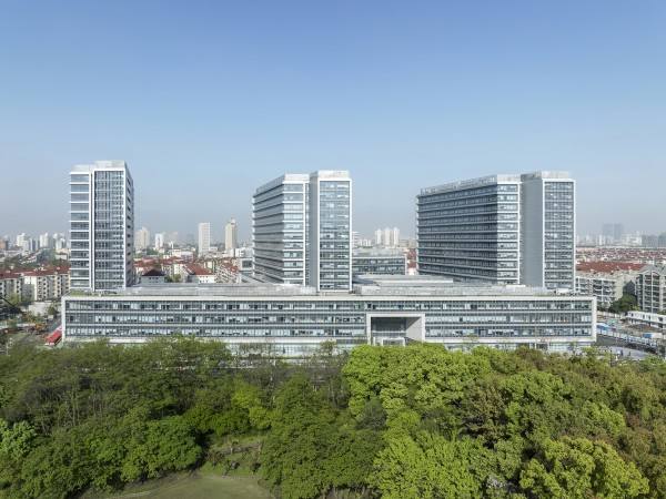 徐汇区中心医院 / Perkins&Will