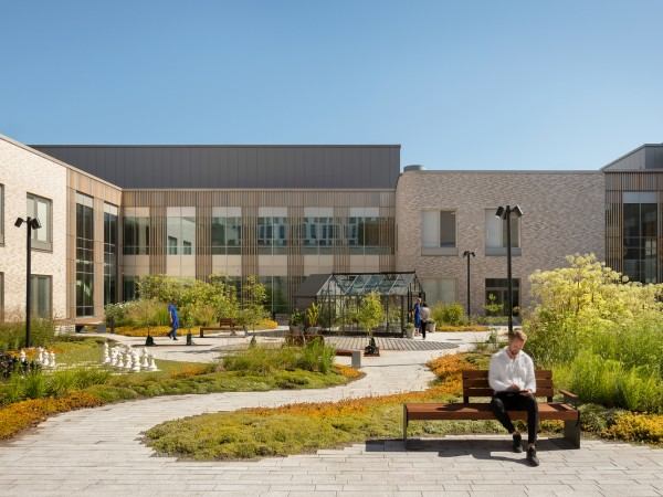 坦佩雷精神卫生诊所 / CF Møller