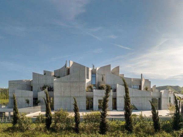 地拉那兽医医院 / Davide Macullo Architects