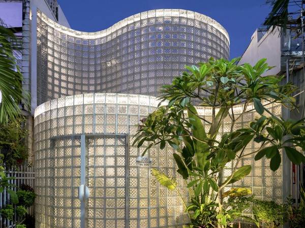 玻璃砖放大空间，Coco 住宅 / Duy Le Architects