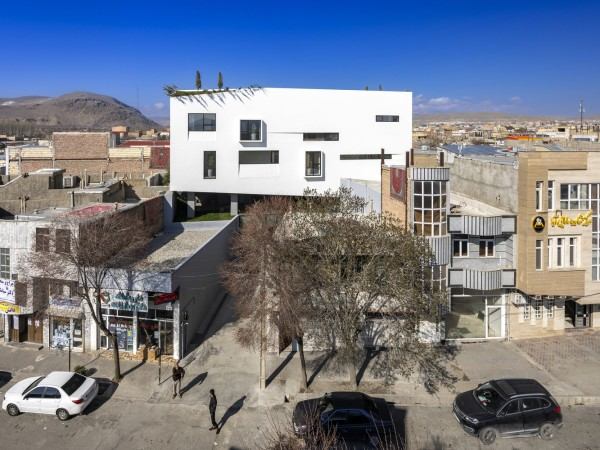 起亚实验室 / Davood Boroojeni Office