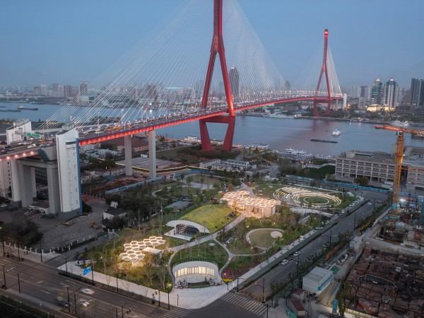 杨浦大桥公共空间与综合环境工程/ 同济麟和建筑工作室