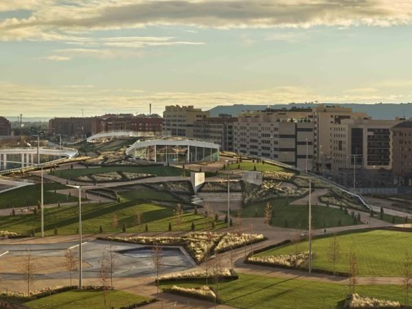 圆顶多式联运车站和费利佩六世公园 / Ábalos + Sentkiewicz