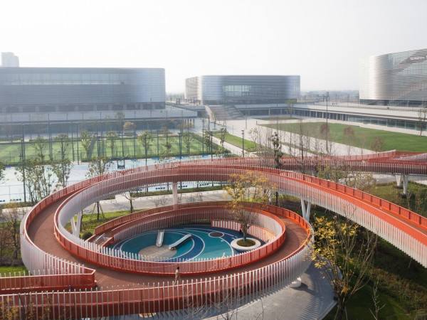 成都大运会东安湖场馆景观连廊 / 四周建筑