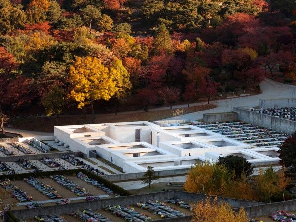 盆唐纪念公园灵堂 / Studiozt