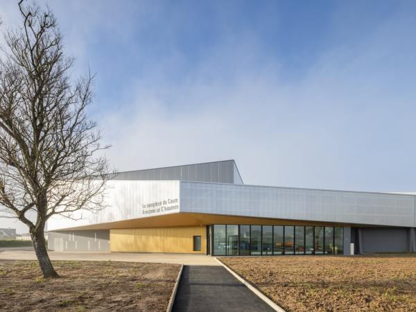 Salledu Coum 体育中心翻新 / ENO Architectes