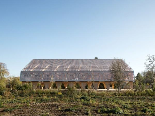 Ancy-Dornot 230 木构礼堂 / Studiolada