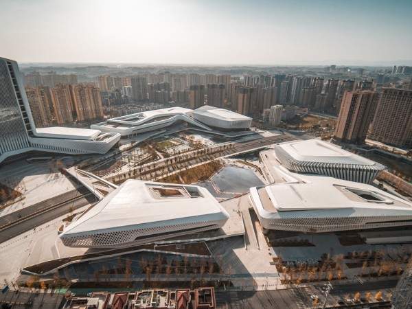 东来印象·简阳文体中心 / 中建西南院