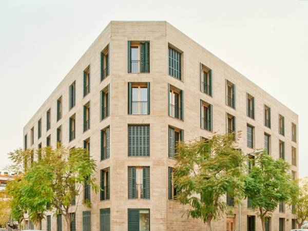 约瑟普·托戈雷斯社会福利住房单元 / Vivas Arquitectos