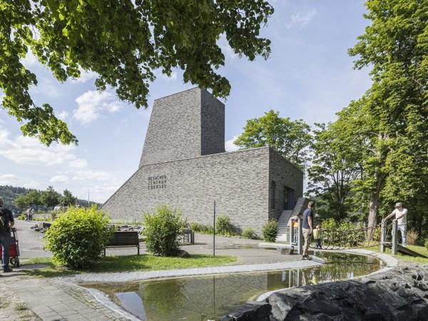 埃德湖游客中心“石·水·光” / Christoph Hesse Architects