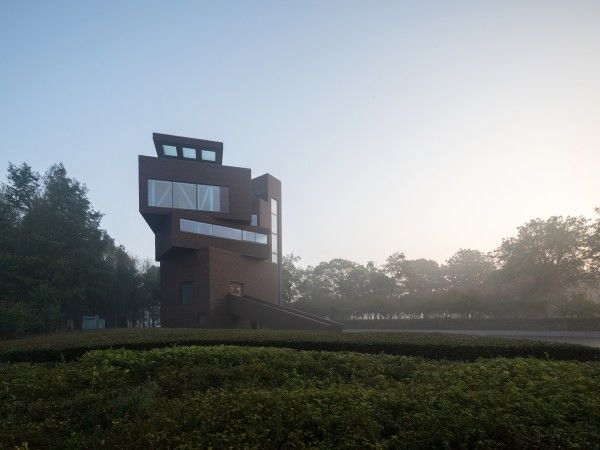 夕露园瞭望塔 / 米凹工作室