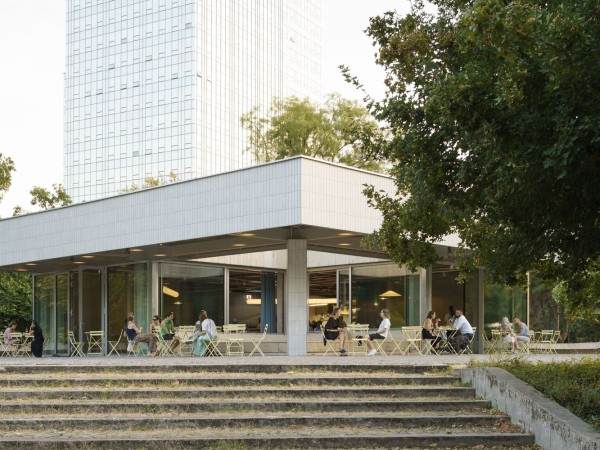 费迪南德小酒馆 / Grau Architects + studeny architects + Peter Stec