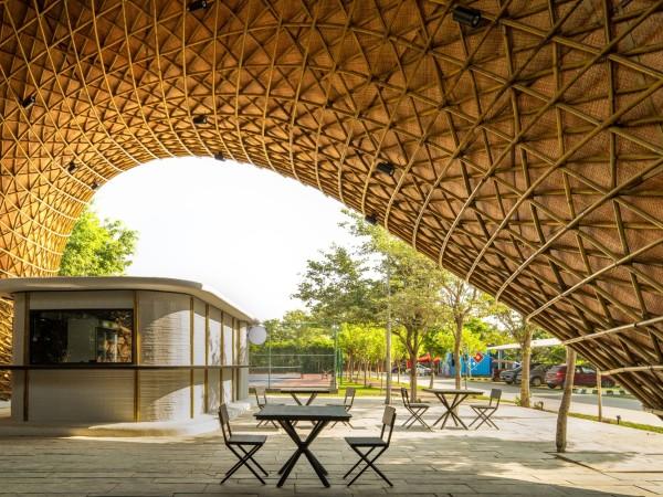 “饥饿的毛毛虫”美食街  / Lyth Design