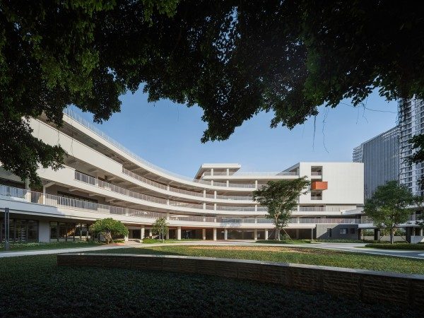 厦门市厦门大学附属科技中学五缘校区 / ONENESS STUDIO