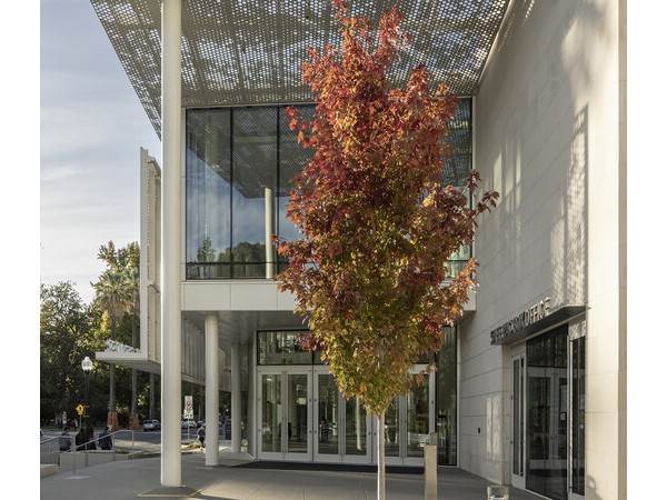 SAFE 信用合作社演艺中心 / DLR Group