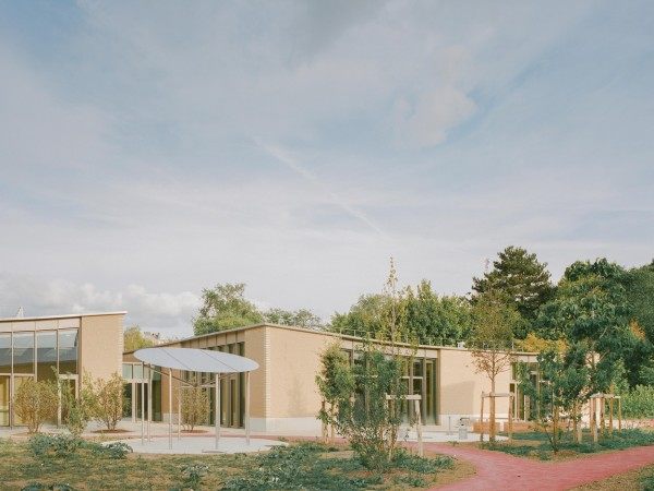 洛日公园——儿童与体育中心 / HEMAA Architectes