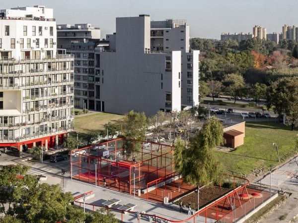 奥林匹克社区广场 / Región Austral + CEEU