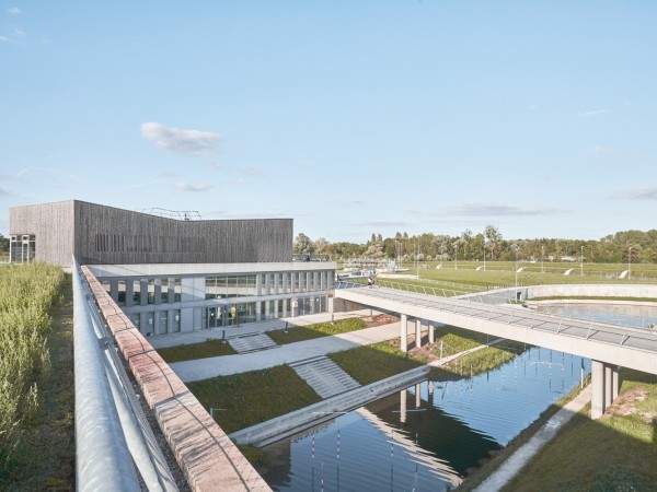 马恩河畔韦尔奥运会水上运动场馆 / Auer Weber