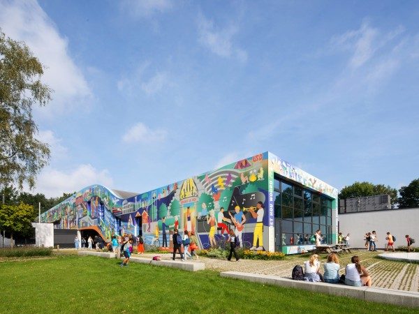 Beekvliet 体育馆 / MVRDV