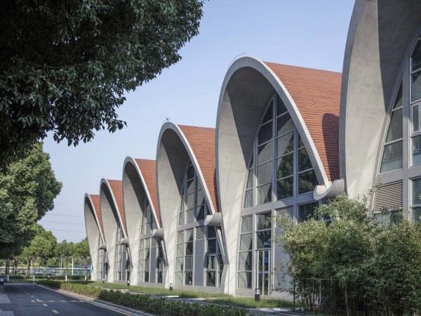 东南大学游泳馆 / 周琦工作室